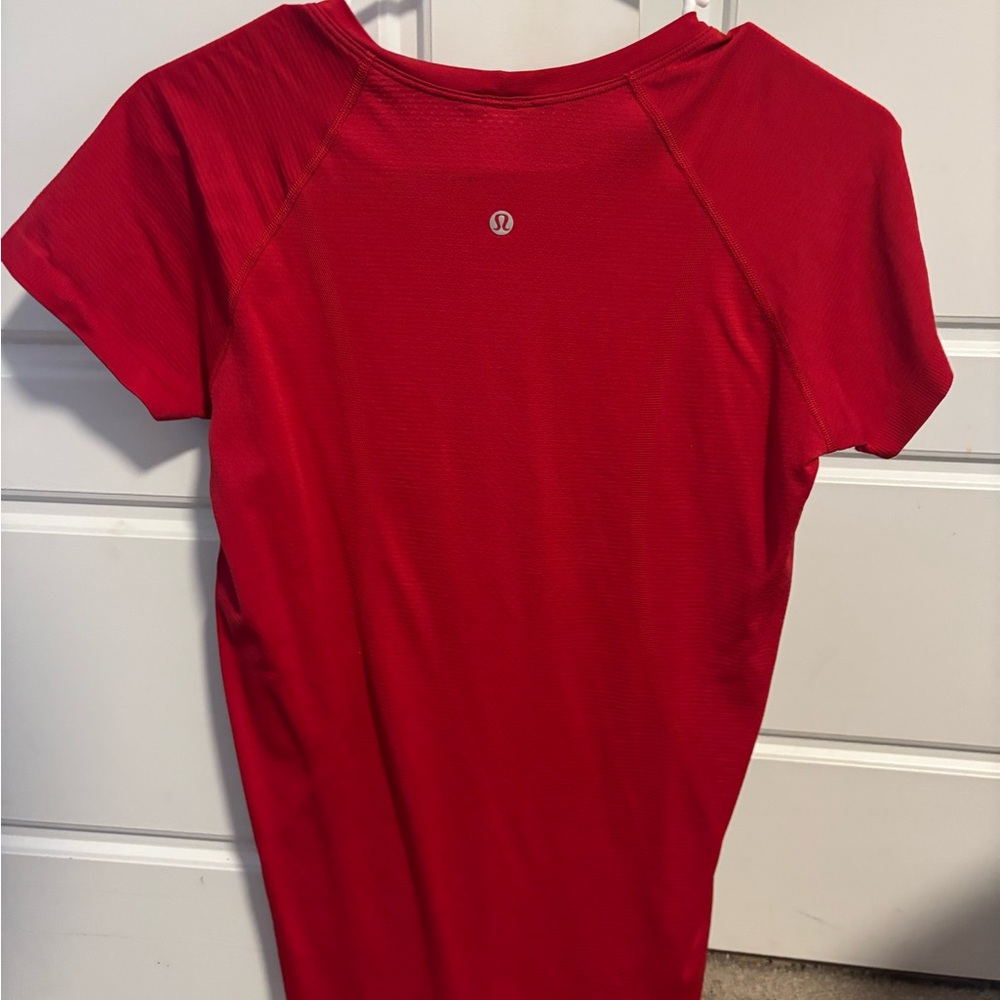 lululemon athletica Bold Red Short Sleeve Tee - Size 8